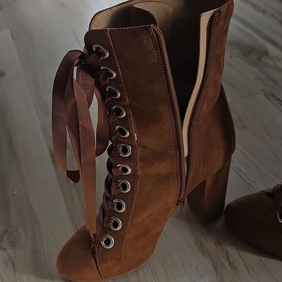 Express Tan Brown Vegan Suede Lace Up Rivet Tie Chunky Heel Ankle Bootie 7.5 - Picture 13 of 14